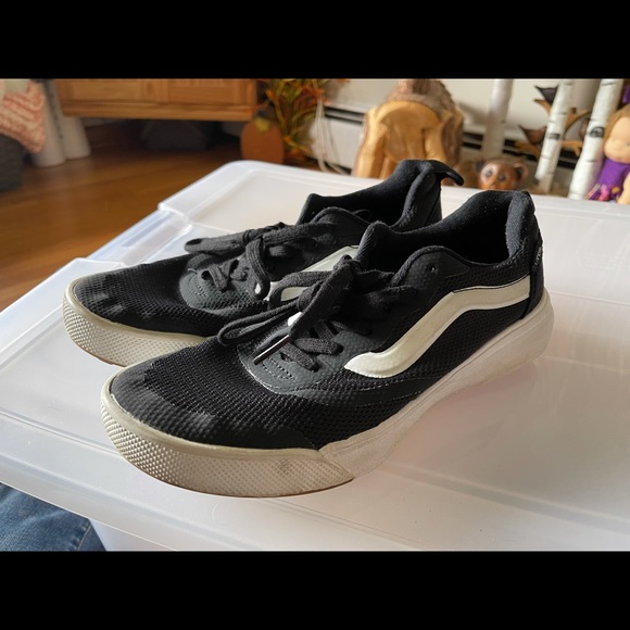 Converse - Picture 1 of 2